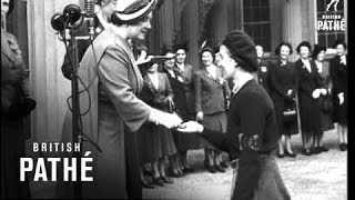 Selected Original - People In The News - Queen Inspect Women's Land Army (1950)