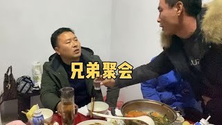 多少年不见的兄弟聚会，全是发小又感觉回到了童年【奶茶弟】