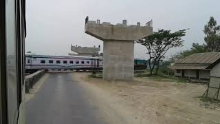 Intercity RANGPUR EXPRESS Passing Mirzapur Rail Crossing in a busy day 🚂🚃🚃🚃🚃