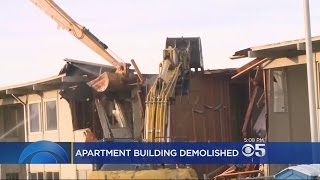 Crews Demolish Apartment Complex Hanging Above Eroding Pacifica Cliff