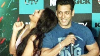 OMG! Jacqueline Fernandez Gets All Touchy With Salman Khan