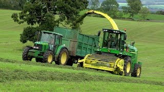 Silaging the Red Clover with John Deere 7350.  More Slopes!