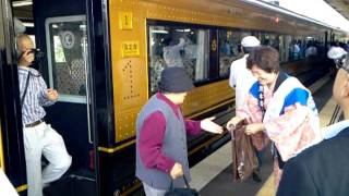 JR三角線　特急「A列車で行こう」　三角駅　入線シーン　2011.10.08.11.13.55