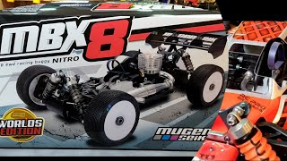 MUGEN MBX8 WORLD EDITION,te enseñamos a montar y CARBURAR un coche nitro de Competición, PARTE 1