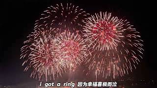 让我们共赴一场冬日里的浪漫烟花秀 romantic winter fireworks display make the most beautiful New Year's wishes.