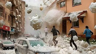 A few minutes ago in Australia, a massive hailstorm paralyzed Glen Innes, NSW!