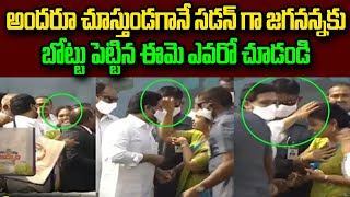 జగనన్నకు బొట్టు పెట్టిన ఈమె ఎవరో చూడండి | YS Jagan Crazy Visuals AT Vijaywada | Cinema Politics