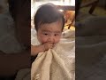 我が家はお世話が大変です…👶🏻👨🏻 赤ちゃん 子育て奮闘中 パパと娘 赤ちゃんのいる生活 赤ちゃんかわいい 指しゃぶり 生後2ヵ月 子育てあるある 育児パパ shorts