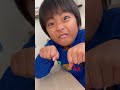 英語の勉強をしている5歳のみなくん✏️ 大好きなhikakinさんのマネをする😂　まりちゃんいずちゃんチャンネル　 shorts