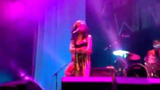 Dailymotion - Amy Winehouse live in Serbia - Belgrade 18 06 2011 - a Musique video.mp4
