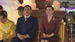 พระบาทสมเด็จพระเจ้าอยู่หัว และสมเด็จพระนางเจ้าฯ พระบรมราชินี เสด็จฯไปทรงเปิดซุ้มประตูเฉลิมพระเกียรติ