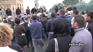 Carbonia: incidenti alla manifestazione e fuga dei ministri in elicottero