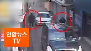 좁은 골목서 '손목치기'…車보험사기 일당 검거 / 연합뉴스TV (Yonhapnews TV)