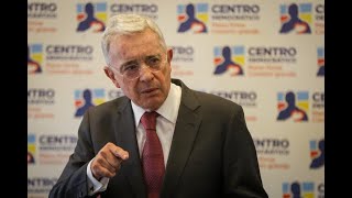 Uribe salió a recoger firmas para consulta popular que cuestiona reformas de Petro