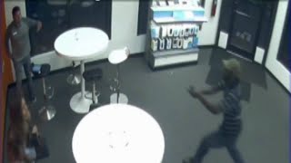 3 robbers target AT\u0026T store in Kendall