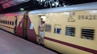 18409 Shalimar Puri Sri Jagannath express arriving at Kharagpur Railway station.