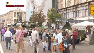 В центре Киева открылась выставка военной техники