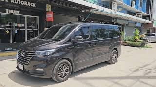 Hyundai H1 ติดตั้ง แร็คหลังคา Yakima รุ่น ThroughBar สำหรับรถ Normal Roof ชุดขาจับคานขวาง  ตรงรุ่น