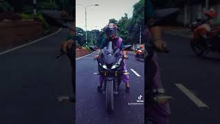 Lady bike shova in BD.বাংলাদেশি মেয়ে বাইকার শাড়ি পরে বাইক চালায়।