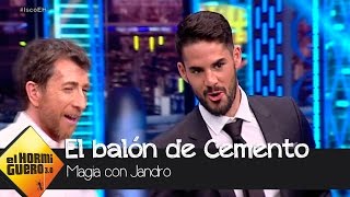 Jandro hace que Isco chute un balón de cemento - El Hormiguero 3.0