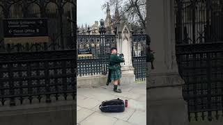 Bagpipe performance on the streets of London #bagpiper #music #london #piedpiper #dratharmansoor