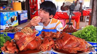 It's so awesome. Eating 9kg of pork leg is so awesome MUkbang