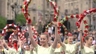 Sight of rare beauty: 'Remembrance poppy' flash mob in Kiev