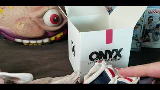 BREAKER REVIEW - Rippin Gypsy - Retro-Graphs....uh, er...I mean Onyx Authenticated game used gloves!