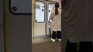 【雨で不具合起こしたか？】321系車内に響き渡る異音 #西日本旅客鉄道 #福知山線 #東海道線 #321系 #区間快速 #尼崎 #到着 #異音 #不具合 #空転 #故障 #雨 #東芝 #igbt