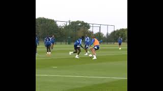 "COMOT FOR STREET!!" kelechi Iheanacho hypes up Wilfred Ndidi in training. #Subscribe
