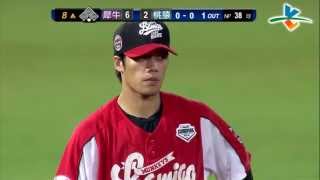 20130707 CPBL 犀牛 vs 猿 8上 林智平金手套守備 擋下高國輝可能形成的穿越安打