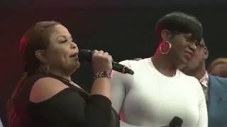 LIVE Now Behold The Lamb Mic Toss w/ Tamela, Fantasia, Travis, William Murphy & more