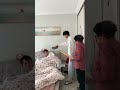 兩口子在怎麼吵架 都會出現和事佬 孩子或者父母 看一遍笑一遍 一物降一物 看完不笑算我輸 瞧這一家子 哭笑不得的一幕