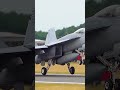 f a 18e“超级大黄蜂”启动、滑行、起飞画面。