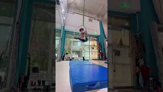 Aerial hoop. Straddle turn.  空中環串連 技巧