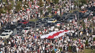 Opposing rallies held in Belarus