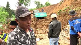Indonesia quake survivor searches for his family