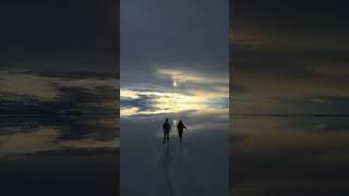 Stepping into the world’s largest mirror 🪞 Salar de Uyuni Bolivia #shorts #travel