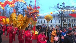 КИТАЙСКИЙ ДРАКОН ЗАХВАТИЛ МОСКВУ. ПРАЗДНУЕМ КИТАЙСКИЙ НОВЫЙ ГОД. ГУЛЯЕМ ПО ЦЕНТРАЛЬНЫМ УЛИЦАМ ГОРОДА