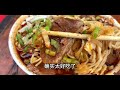 到襄阳就为了吃牛肉牛杂面，16元一碗牛肉量特多，满满的牛油加上大量的葱花，再来一碗1元的黄酒