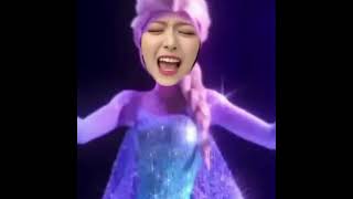 Elsa or HyunJin from Loona?❄️