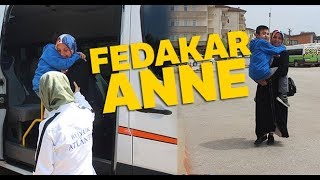 Fedakar Annenin Tek İsteği, Her Gün Sırtında Taşıdığı Oğlunun İyileşebilmesi