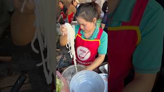 Boiled rice noodle clear soup