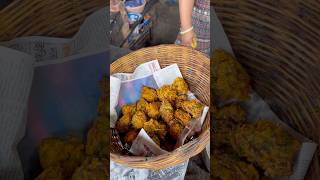 গরম গরম ডালের বড়া ভাজছে মিষ্টিদির হোটেলে #dalerbora #streetfood #mistidirhotel