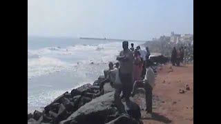 tsunami @ KanyaKumari- a rare video ...from 3.40 minutes starts the horrible scene.