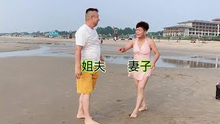 姐夫和姐跳舞为什么走神跳错两次呢？不如和小姨子舞的精彩