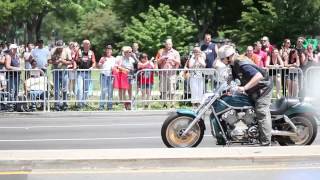 Rolling Thunder rider returns Marine's salute