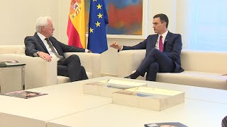 Pedro Sánchez recibe a Richard Gere en La Moncloa