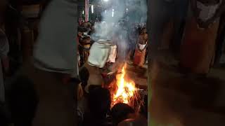 ആളികത്തുന്ന തീയിൽ കിടക്കുന്ന പൊട്ടൻ തെയ്യം 🔥🔥 pottan theyyam