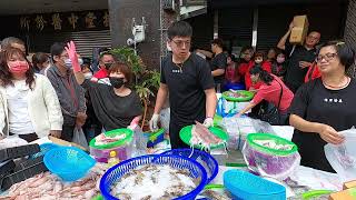 直接賣整隻土魠魚，這樣比較爽 #中彰海王子 #烏日火車站 #海鮮叫賣 #海鮮拍賣